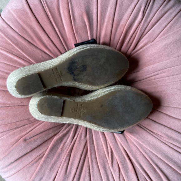 SALE!! ❤️ Valentino Black Patent Leather Bow Sandal with Wedge. Size 7 - Picture 10 of 13